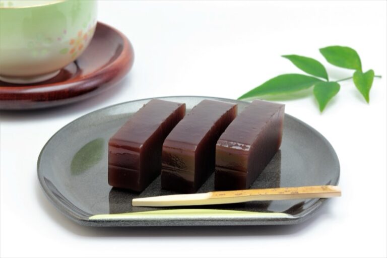羊羹の賞味期限切れはいつまで食べられる?種類別の目安と正しい保存方法を解説 | たべもの大百科